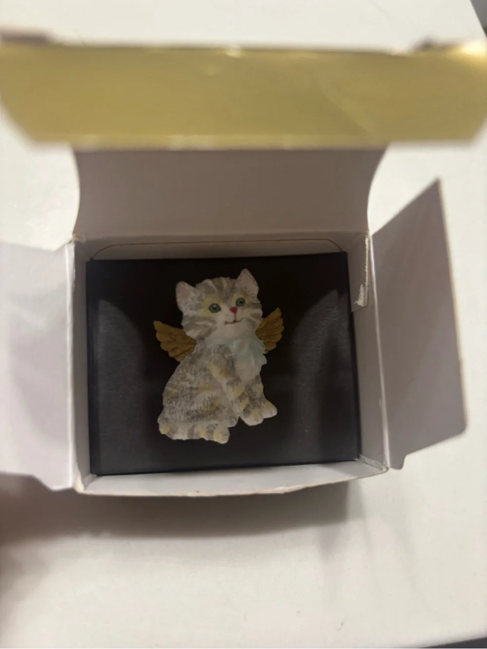 Avon White and Gold Angel Cat Pin with Light Blue Bow
